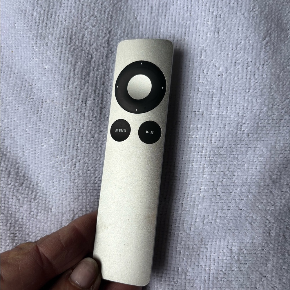 Apple Remote. Untested. Silver Remote Control - Picture 3 of 3